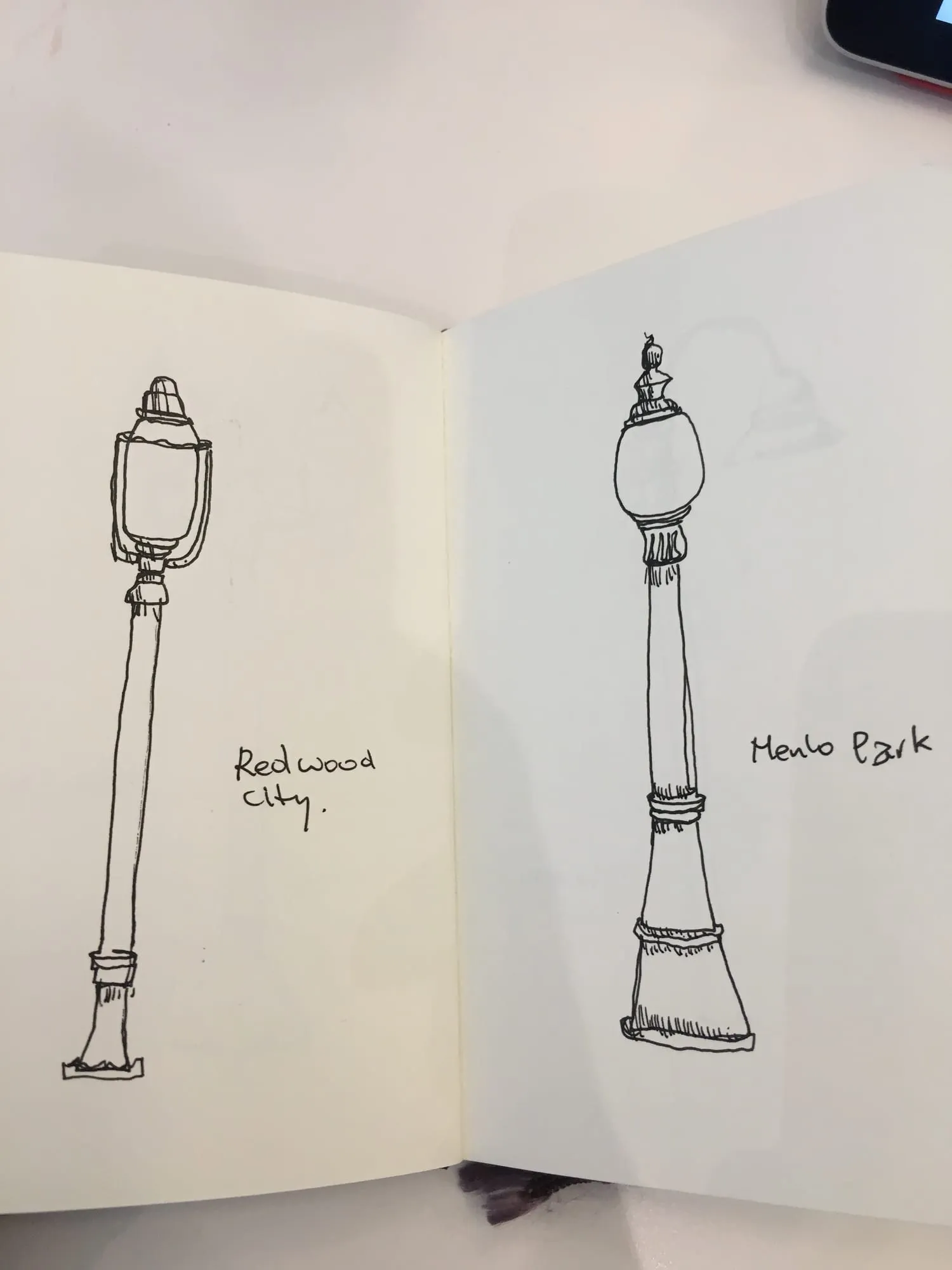 Redwood City y Menlo Park — lámparas de las estaciones del Caltrain a tinta, doble página de sketchbook