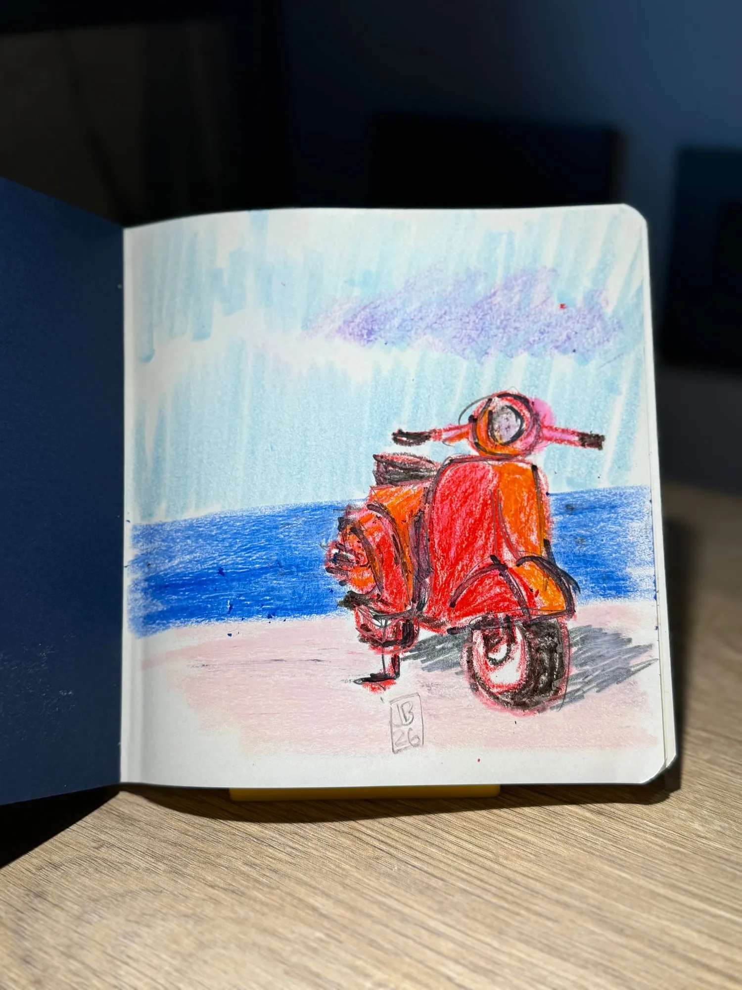 Vespa roja frente al mar azul, página de sketchbook