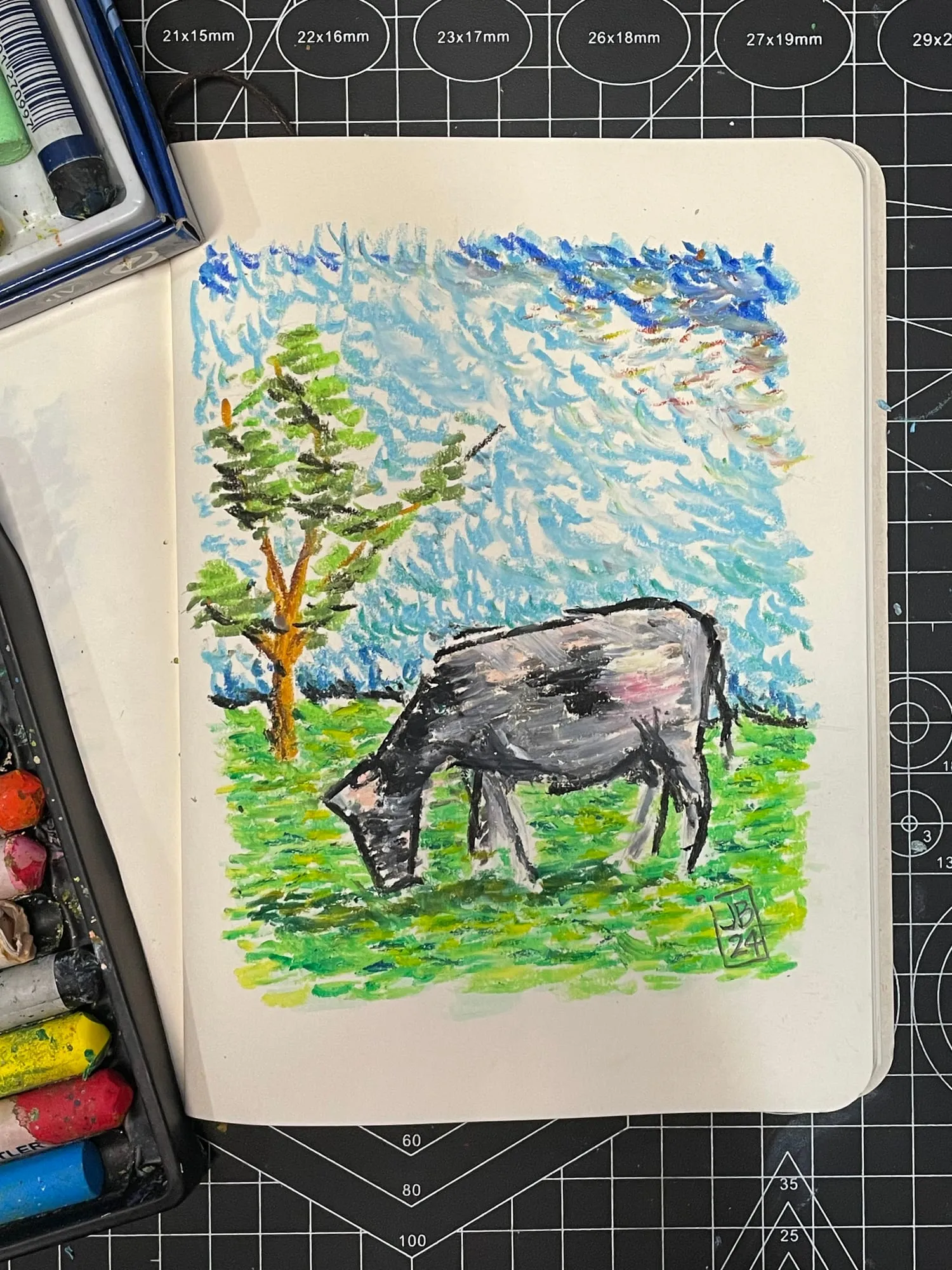 Pastando — animal gris pastando junto a un árbol, óleo pastel en cuaderno